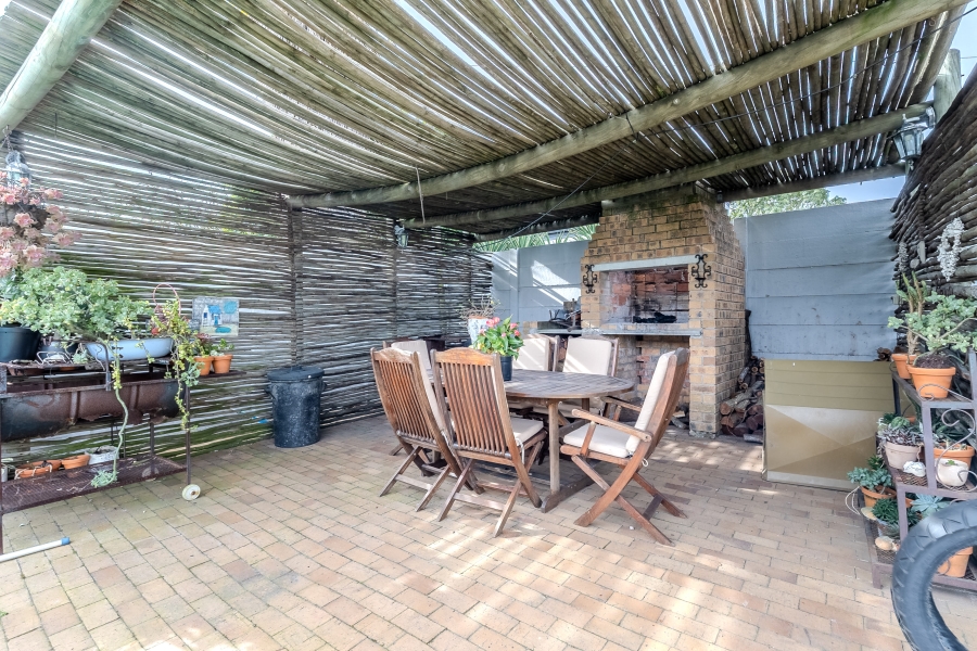 4 Bedroom Property for Sale in Protea Heights Western Cape